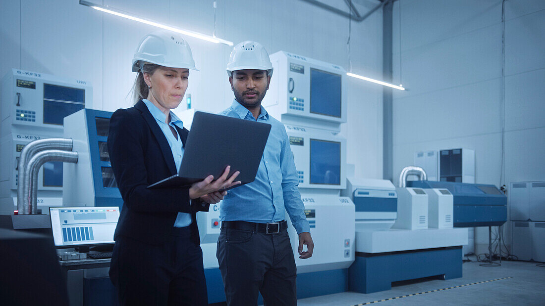 Engineer and manager talking in a factory