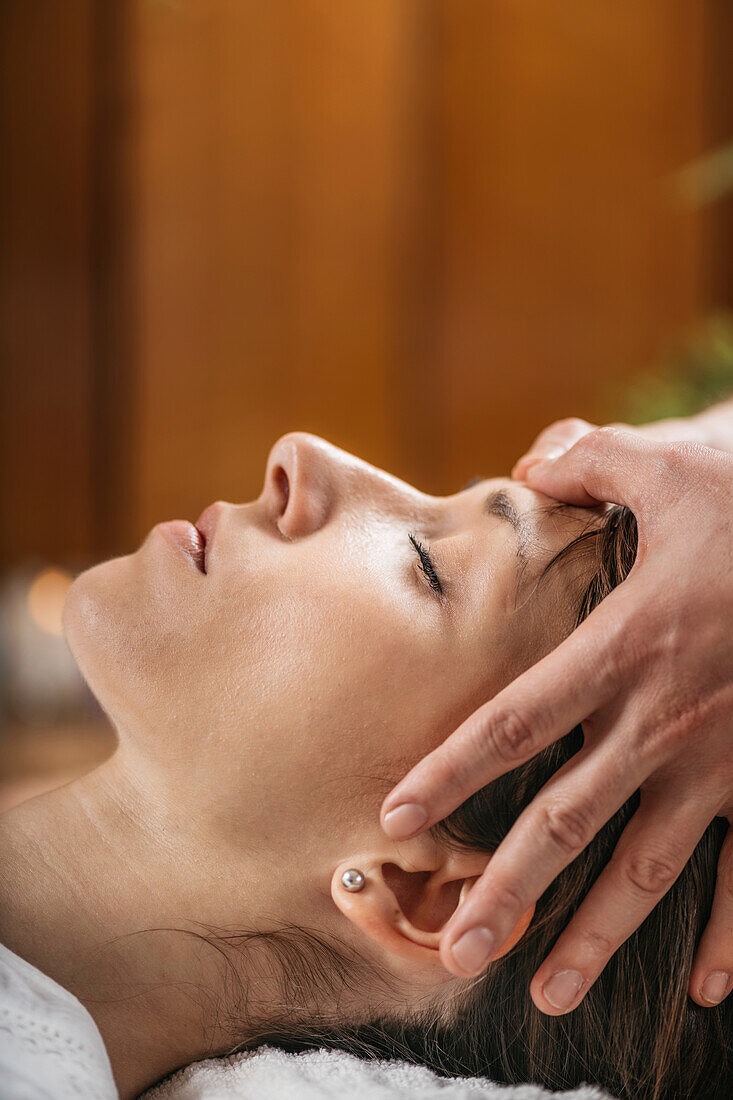 Thai facial rejuvenation massage