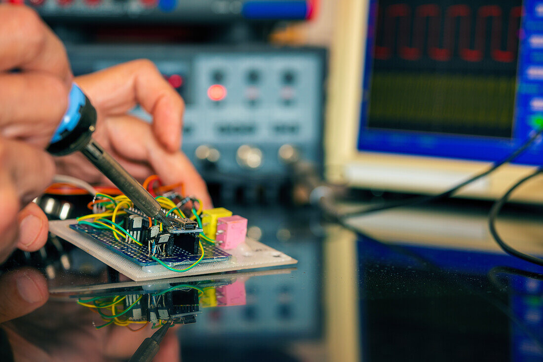 Soldering an electronic device
