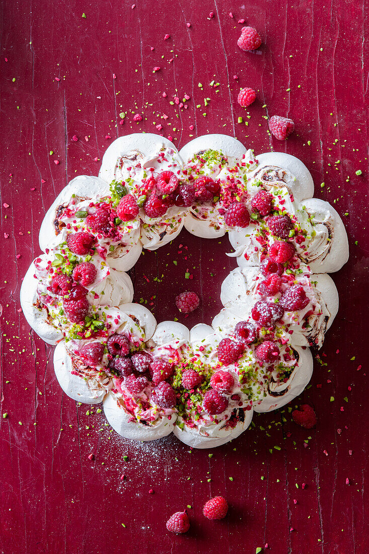 Raspberry meringue wreath