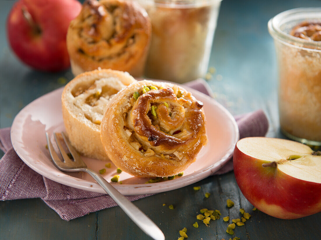 Apple and pistachio buns baked in jars