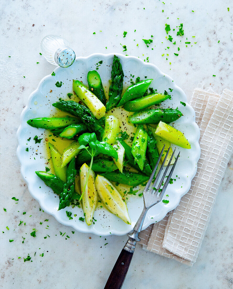 Green asparagus salad with lemon and basil