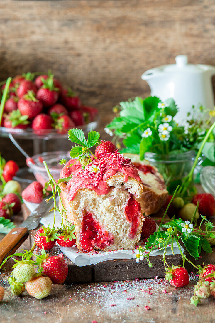 Strawberry yeast cake