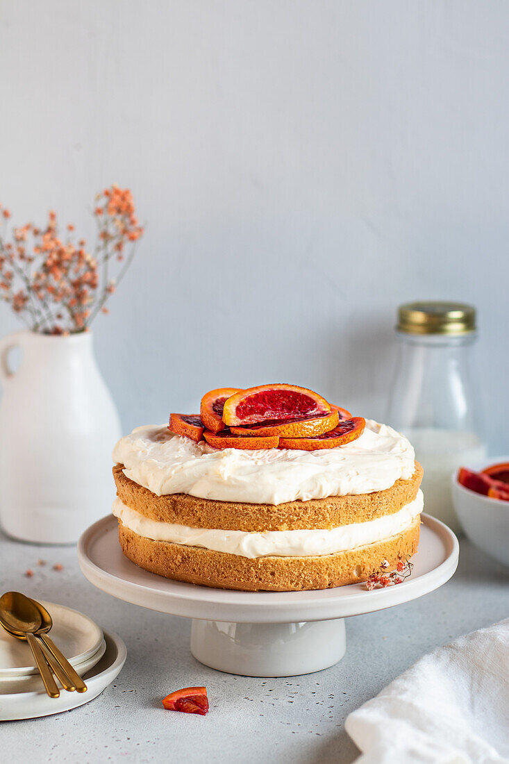 Schichtkuchen mit Blutorangen