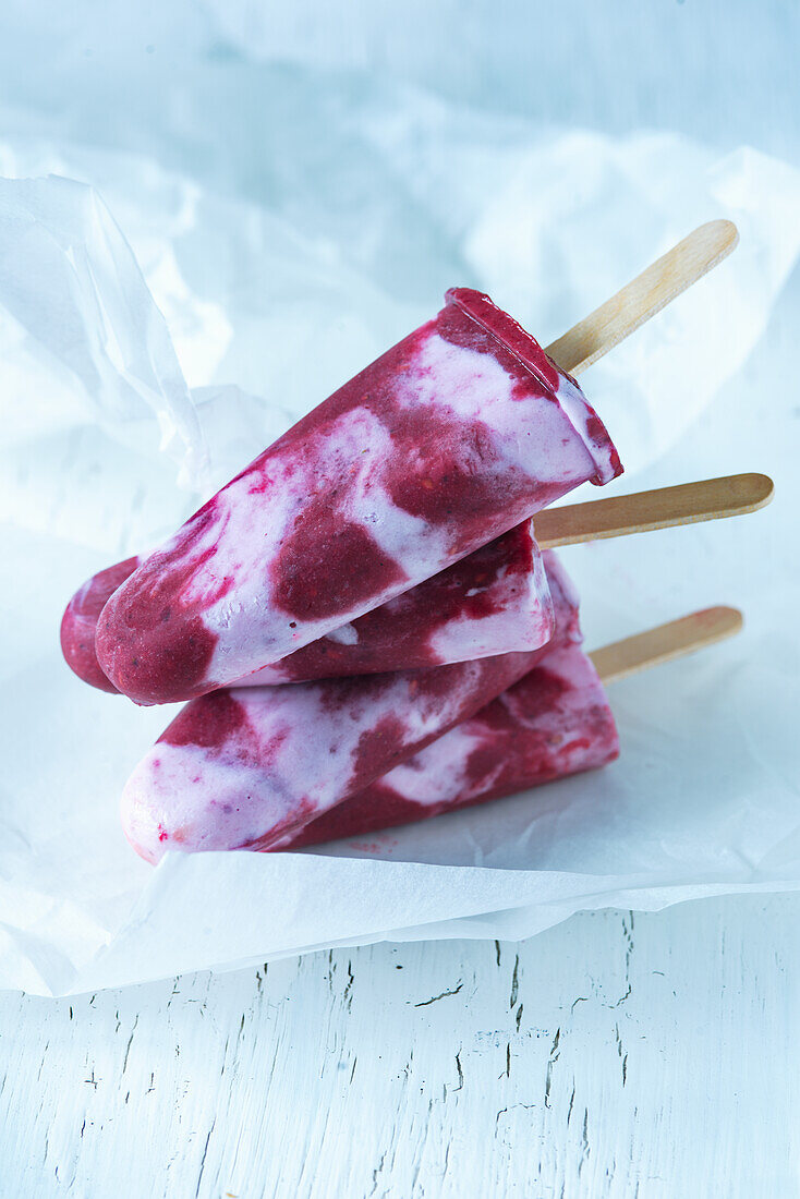 Strawberry-raspberry ice cream bars