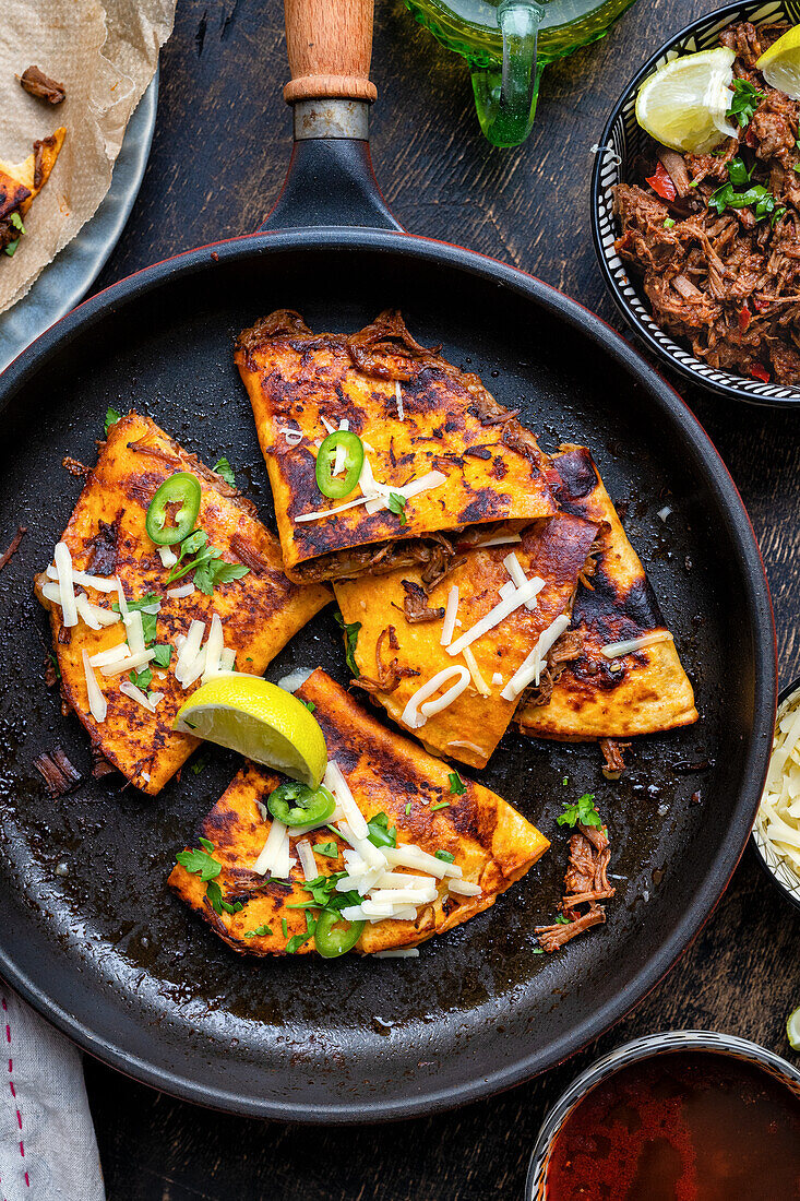 Mexikanische Birria-Rind-Tacos