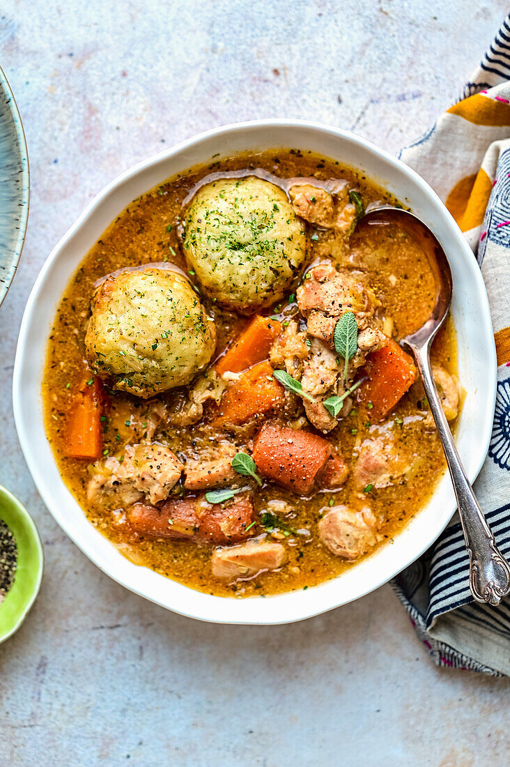 Hühnerknödel mit Hühnereintopf