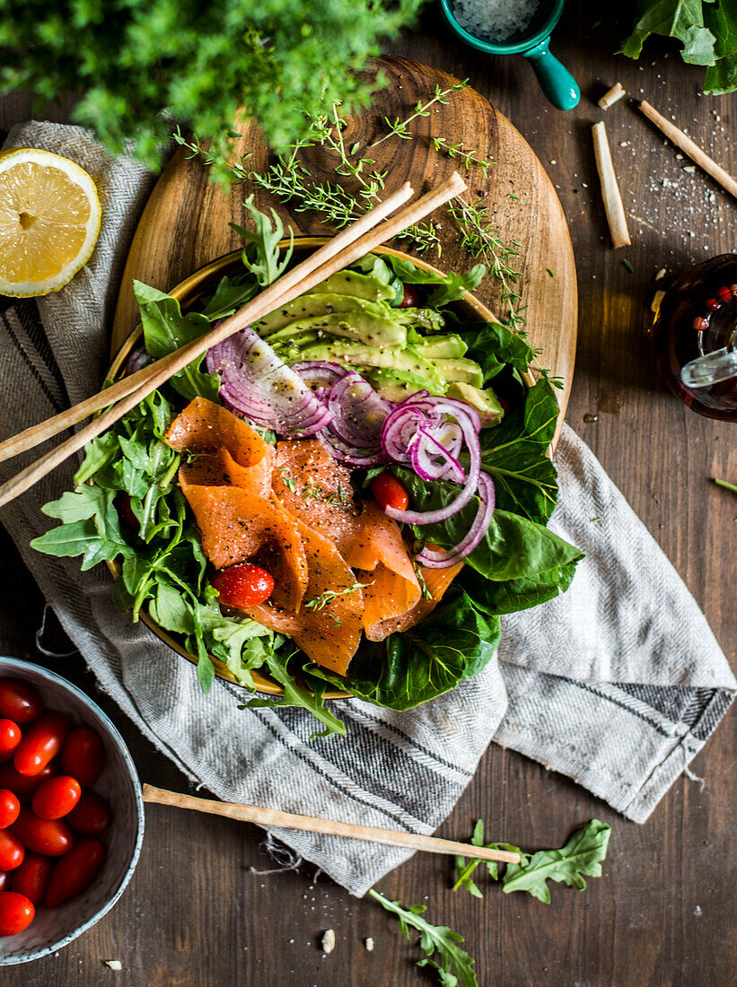 Fresh salad with smoked salmon and weggies