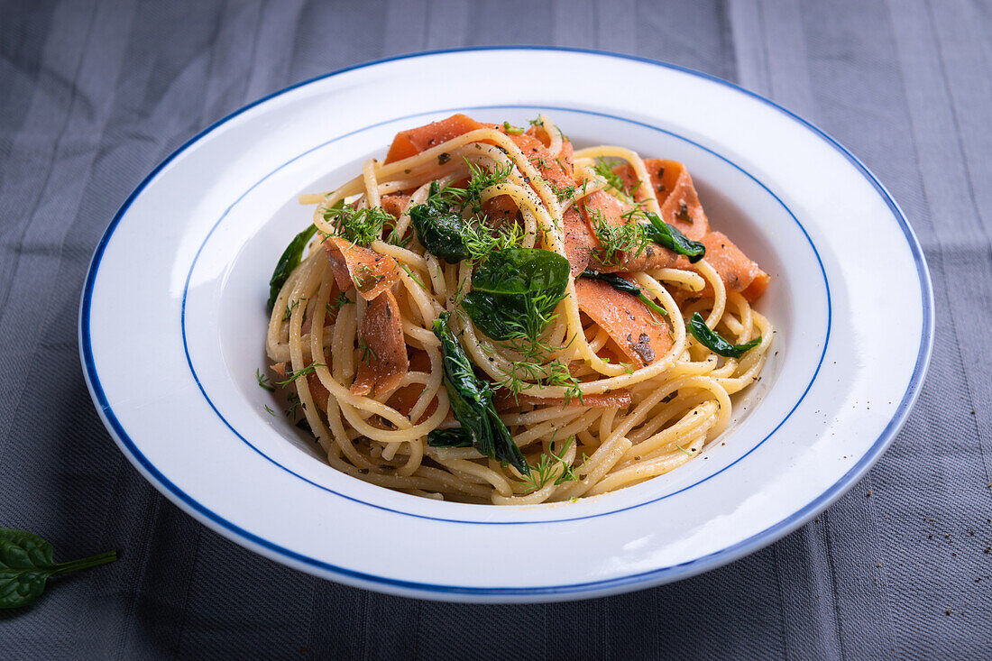 Spaghetti with spinach and vegan carrot 'salmon’