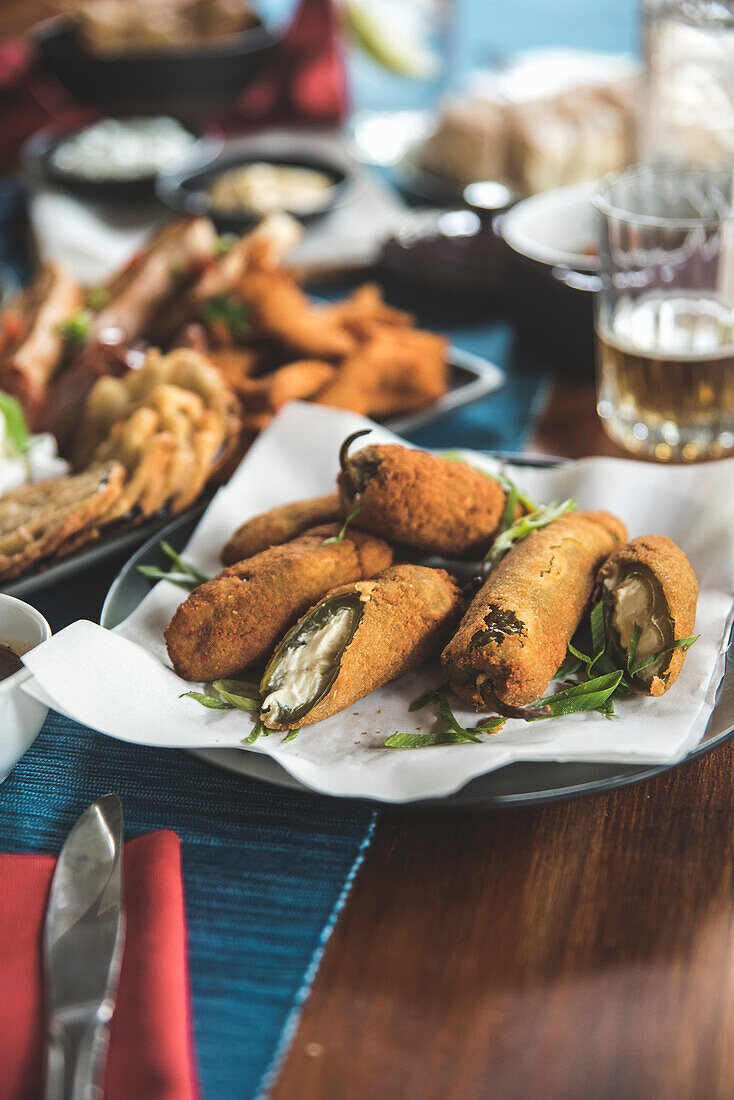 Jalapeno Poppers – mit Frischkäse gefüllte Jalapenos