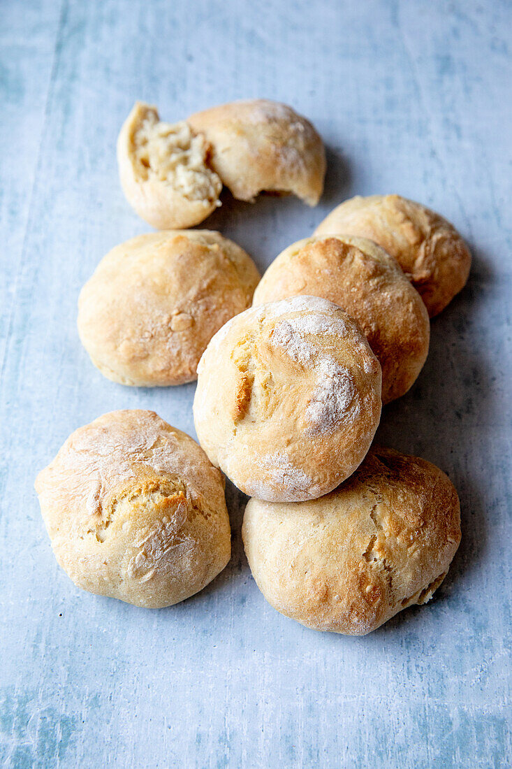 Selbstgebackene Dinkelbrötchen