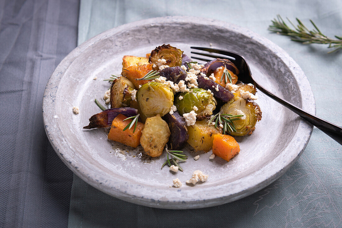 Vegan oven vegetables with tofu (potatoes, sweet potatoes, Brussels sprouts)