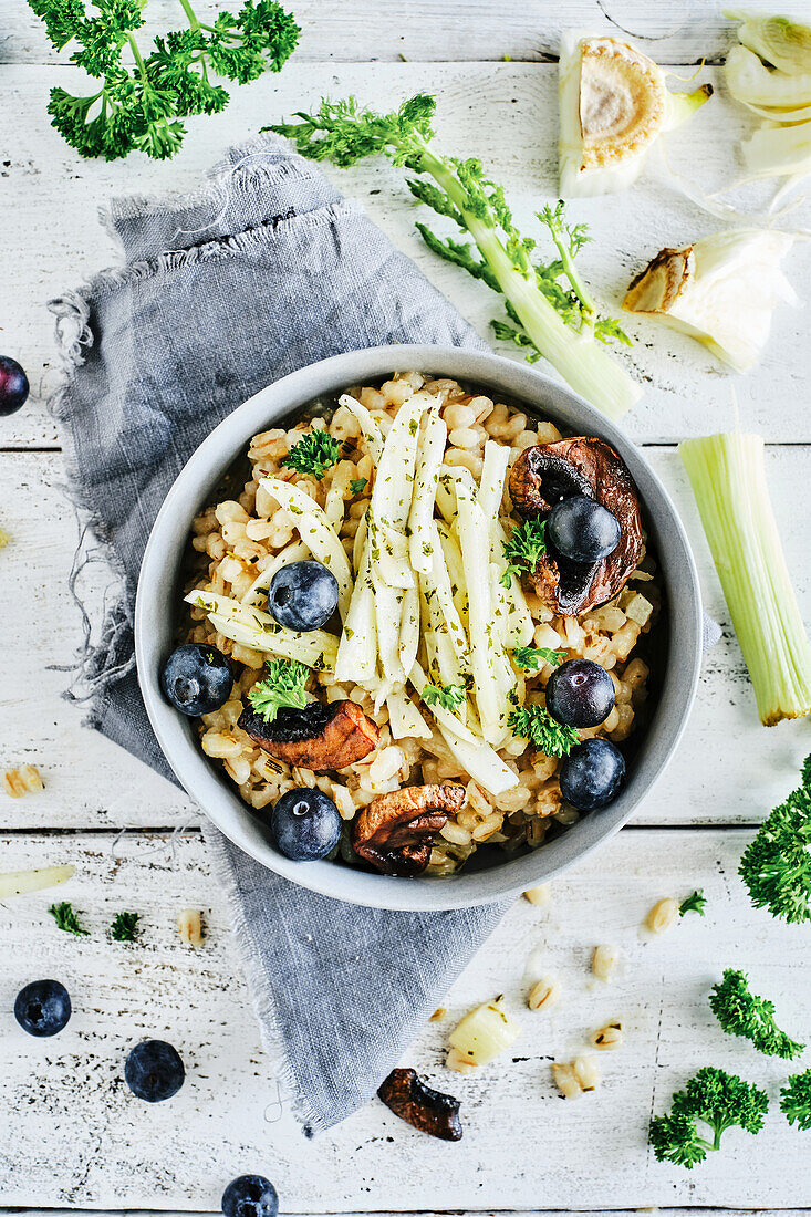 Vegan barley risotto with fennel, mushrooms and blueberries