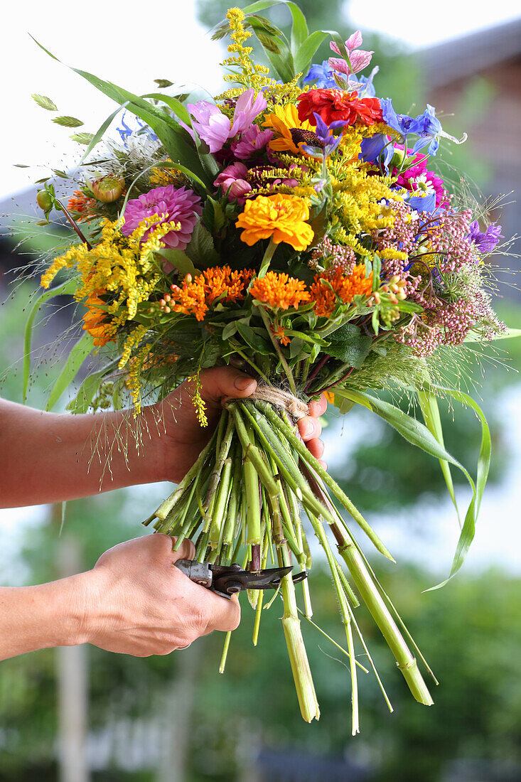 Making a bouquet - Trimming the stems