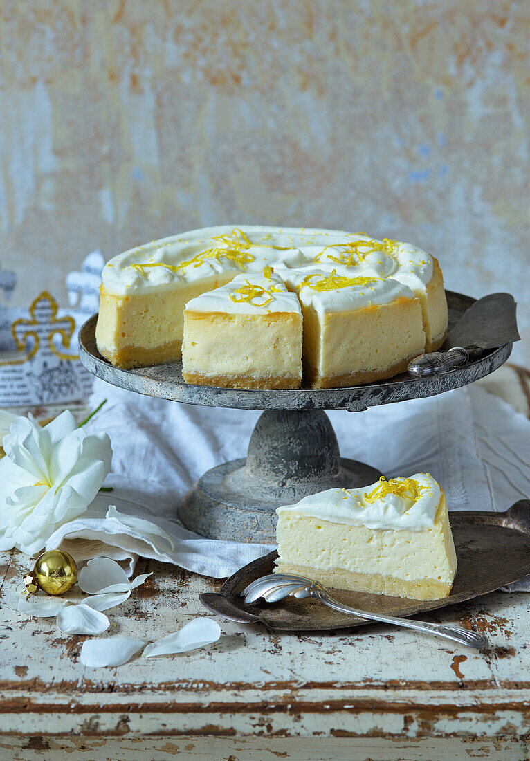 Lemon cheesecake