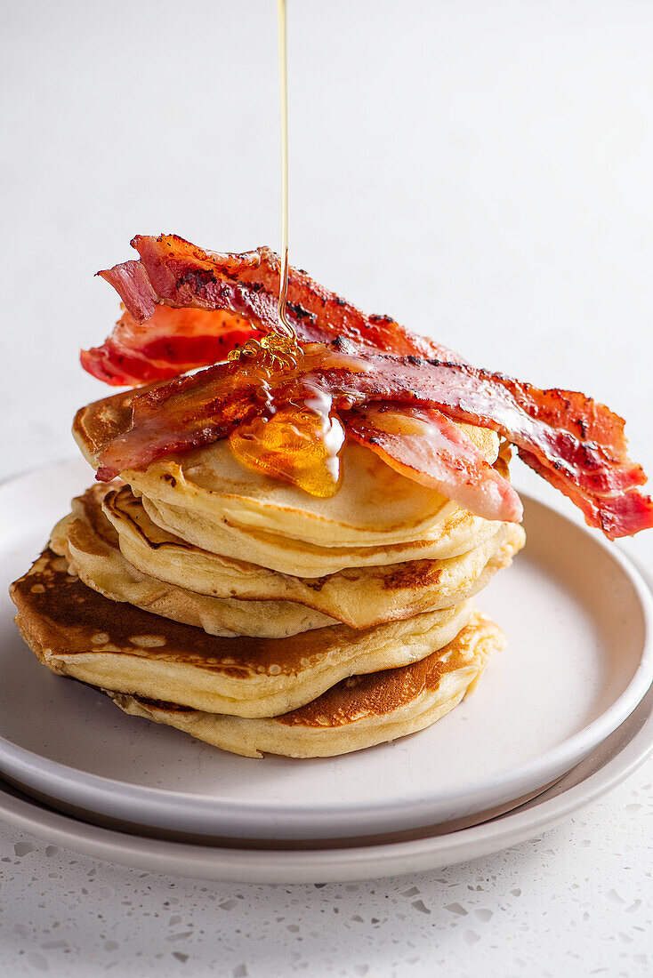 Pancakes with streaky bacon and a drizzle of honey