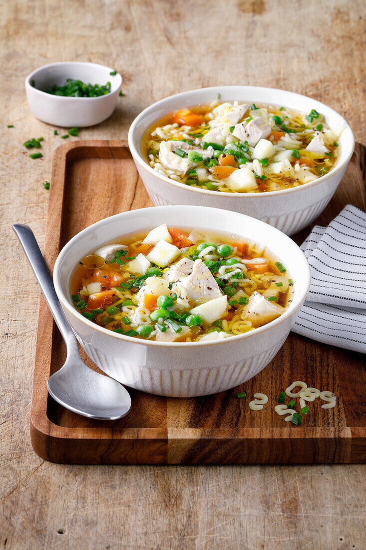 Buchstabensuppe mit Hähnchen und Gemüse