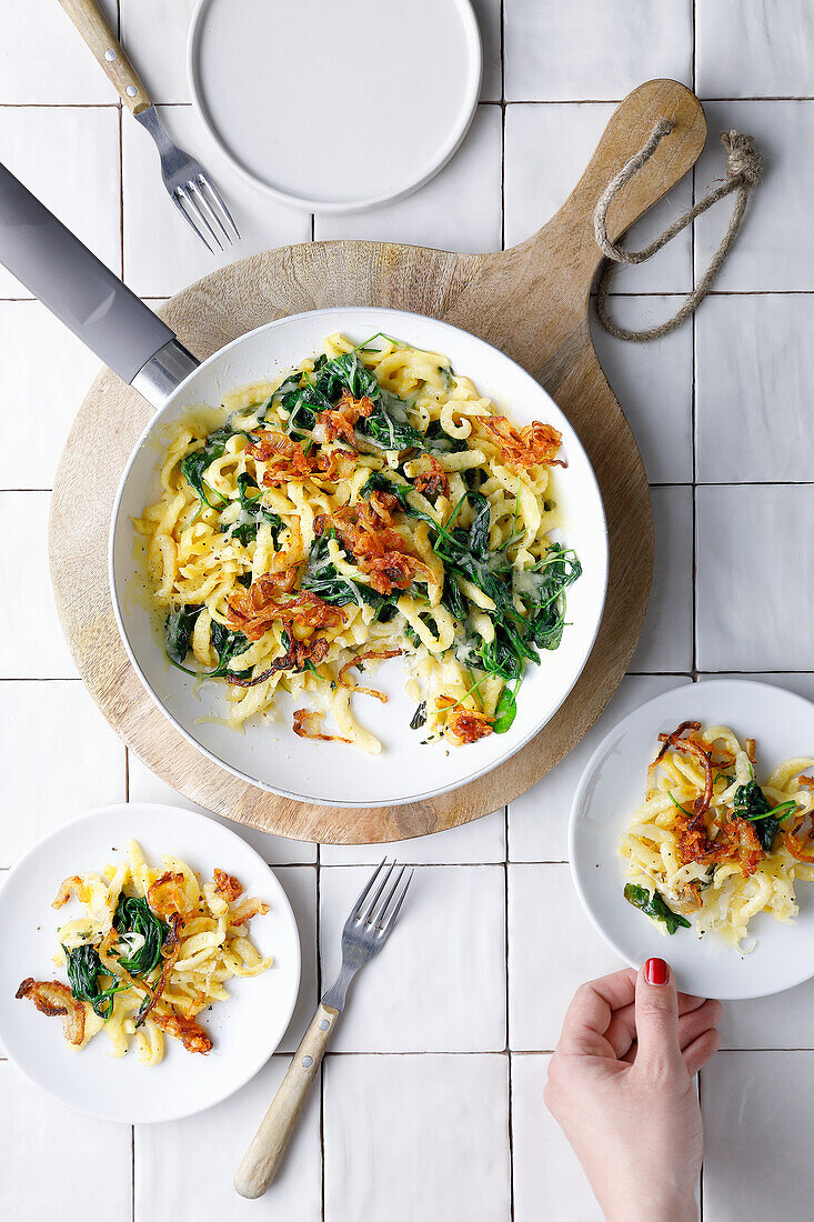 Spaetzle with baby spinach and fried onions