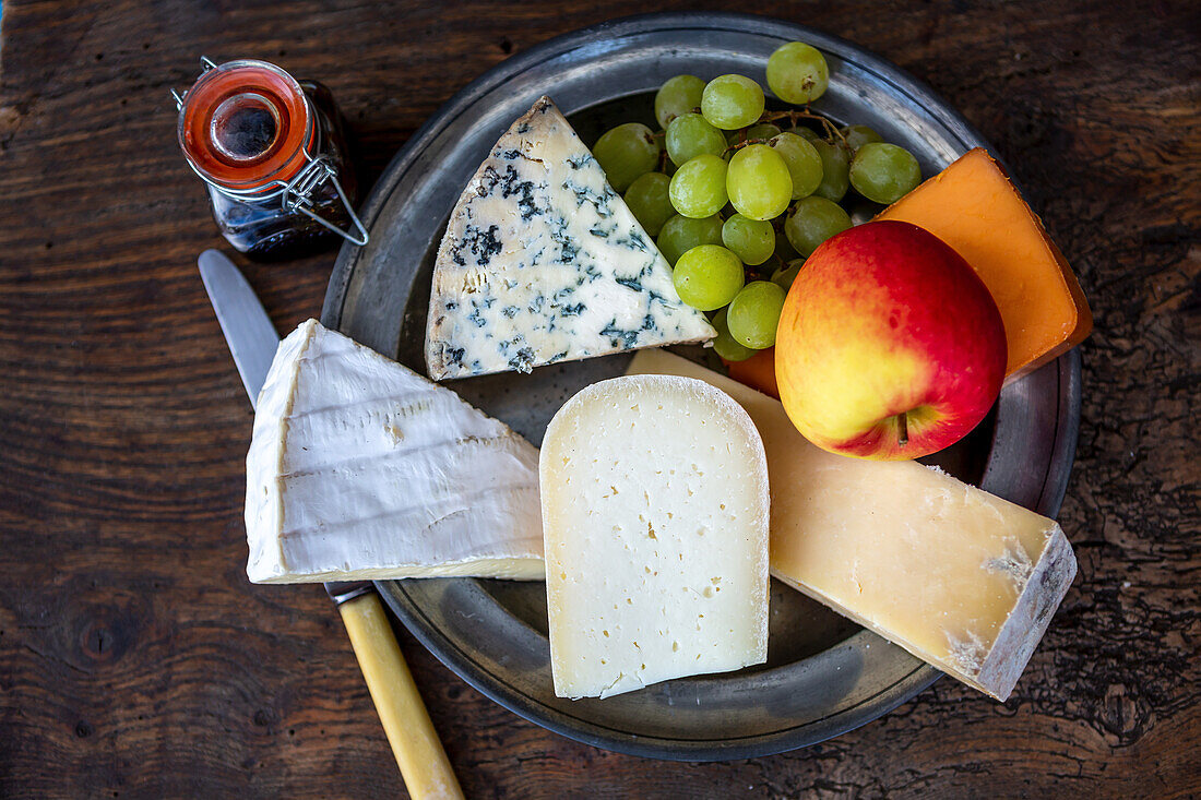 Cheese platter with grapes and apple