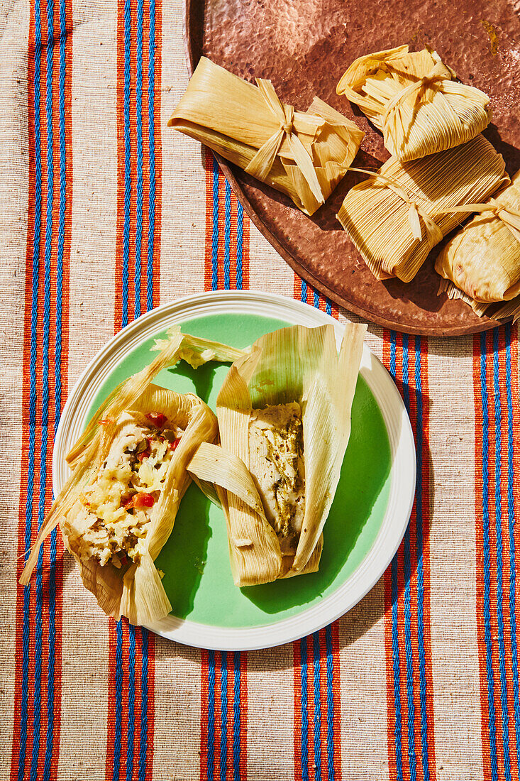 Grüne Tamales mit Hähnchenfüllung