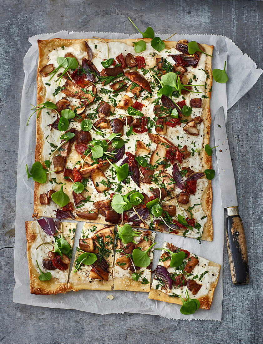 Vegan tarte flambée with mushrooms and dried tomatoes