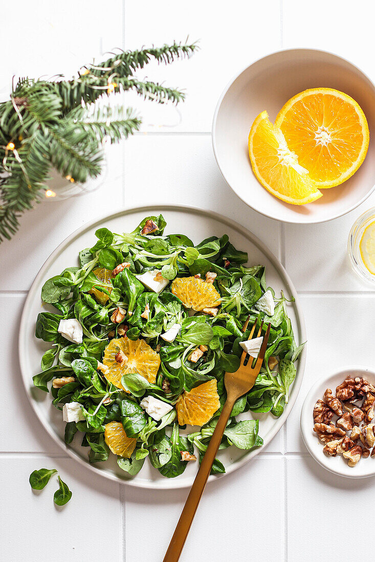 Feldsalat mit Orangen und Feta