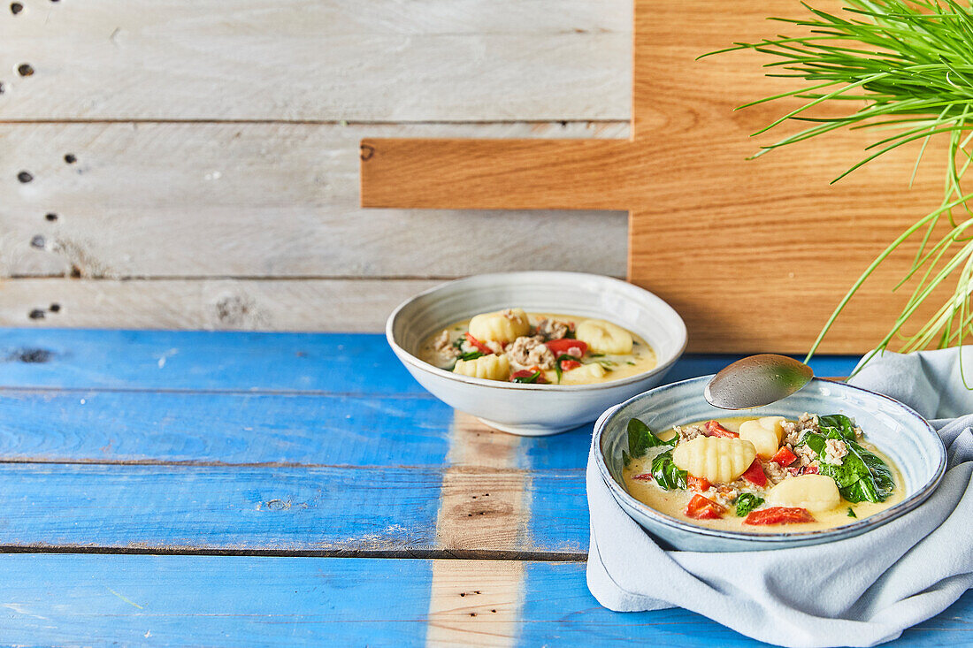 Creamy soup with gnocchi and spinach