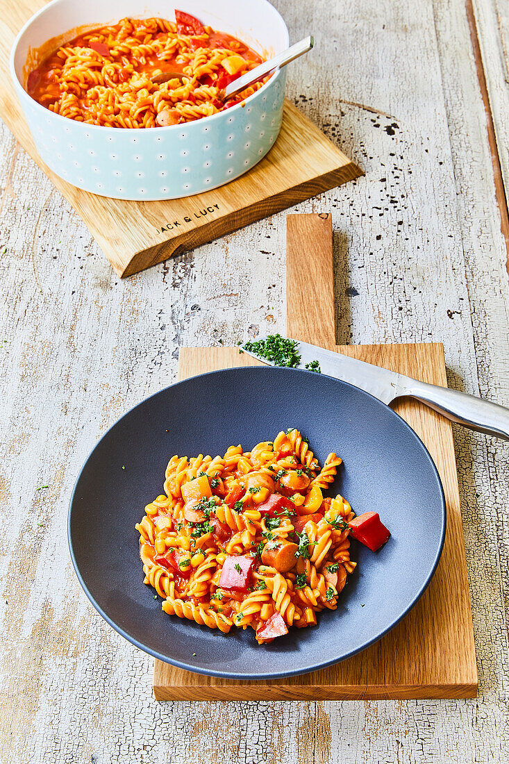 Sausage goulash with fusilli