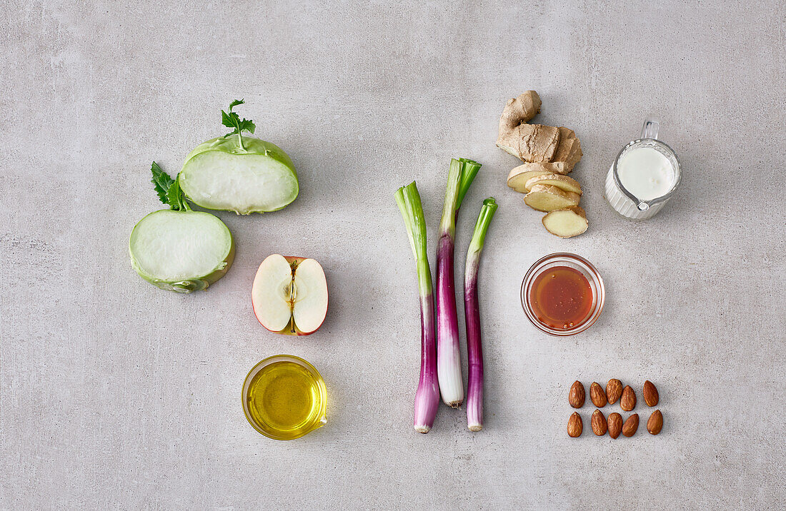 Ingredients for kohlrabi soup with almonds and caramelised apples