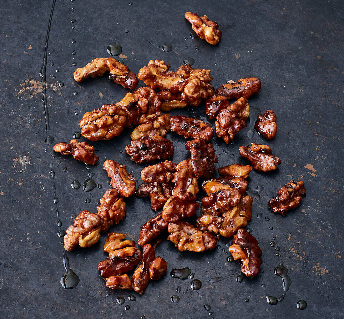 Caramelised cinnamon walnuts