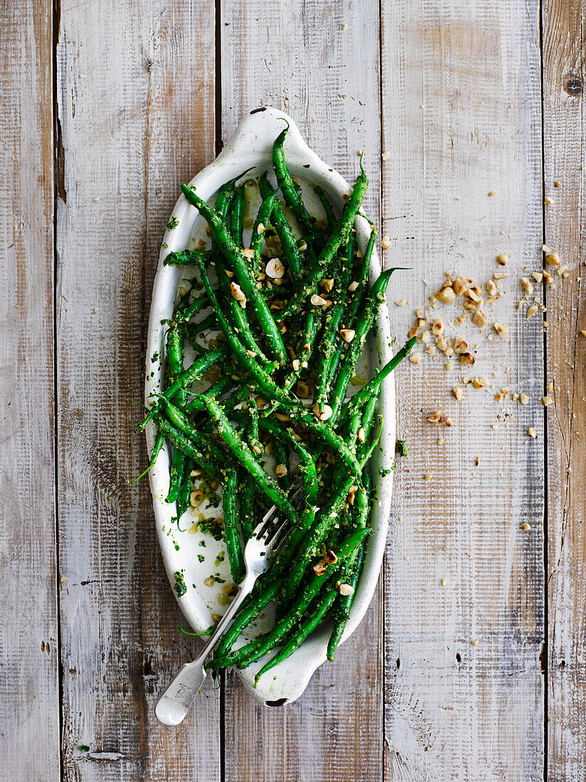 Green beans with nuts