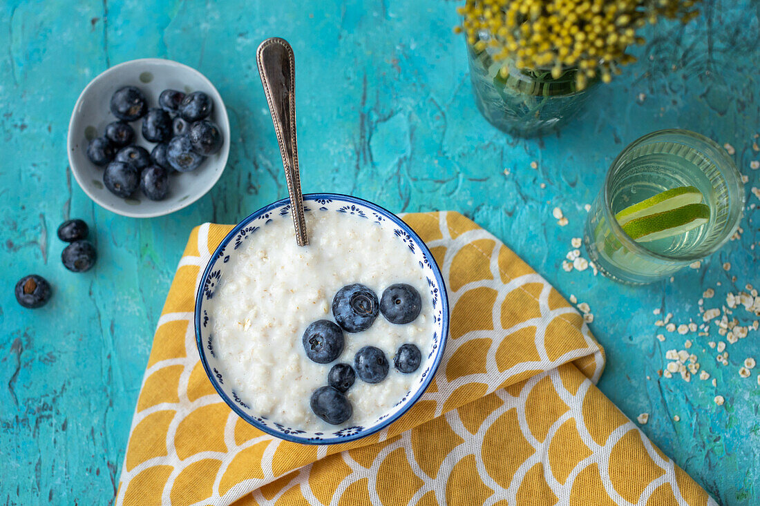 Porridge mit Blaubeeren