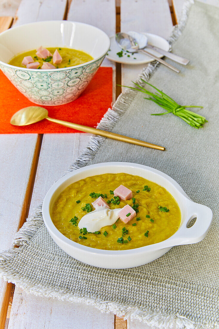 Pea soup with diced ham