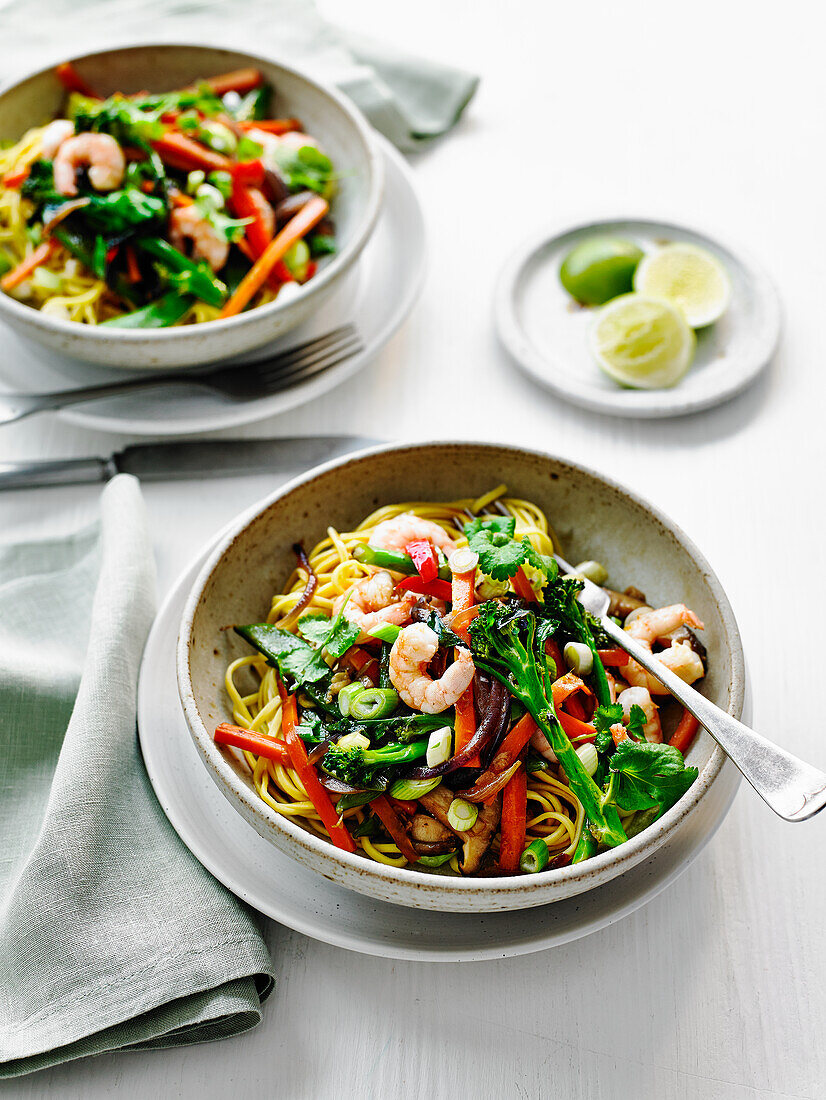 Prawn noodles with vegetables and tamarind