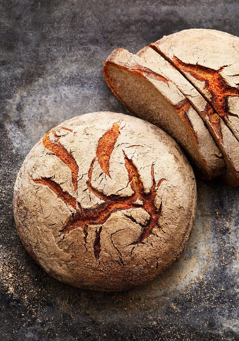 Mixed wheat bread from rye sourdough