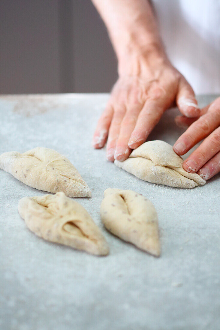 Shape hand rolls