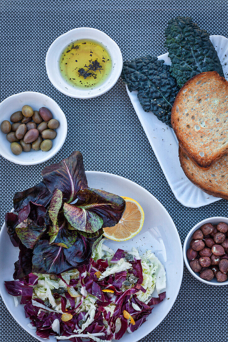 Veganer Salat mit Vinaigrette