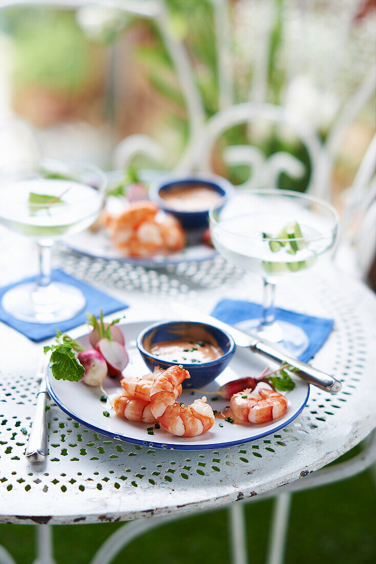 Shrimps with cocktail sauce