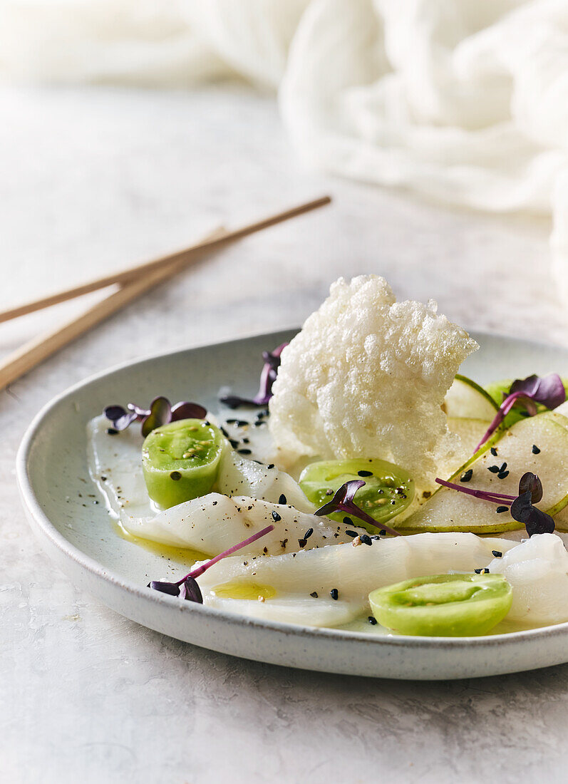 Ceviche vom Kabeljau mit Reispapierchips und Minikiwi