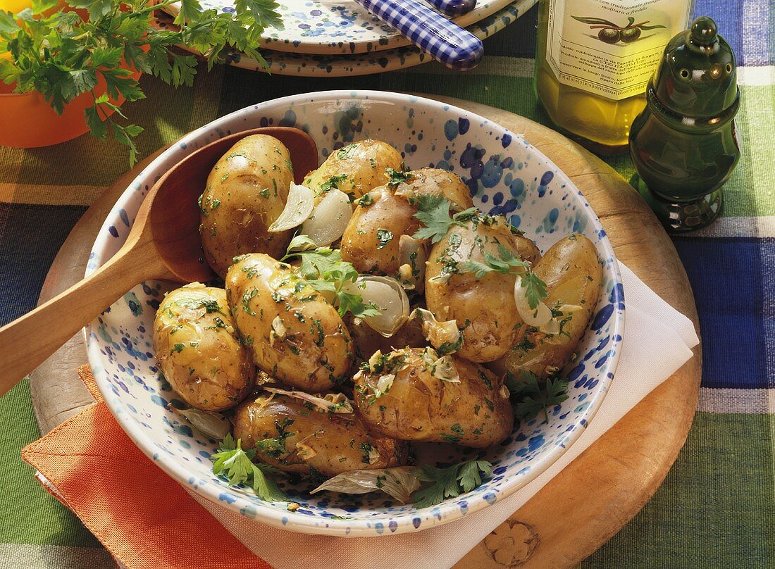 Parsley new potatoes (potatoes with parsley & garlic)
