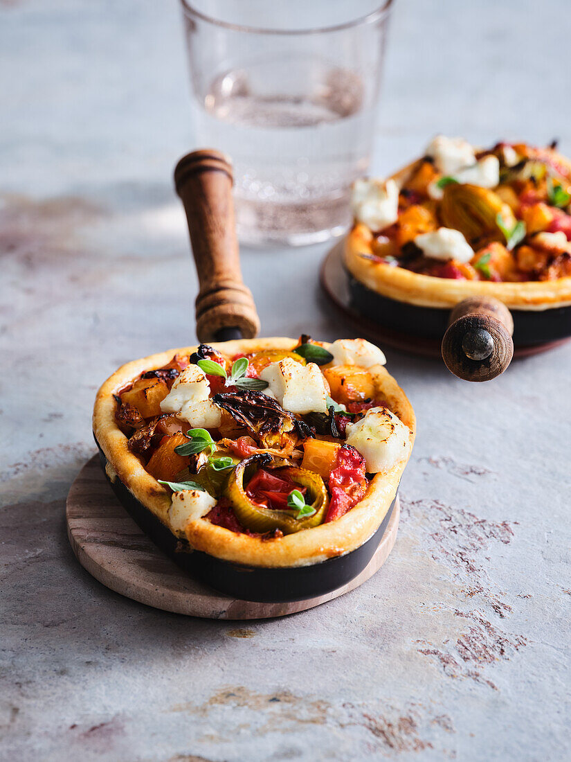 Winter-Ratatouille-Quiche aus dem Raclette mit Kohl, Lauch, Pastinake und Steckrübe