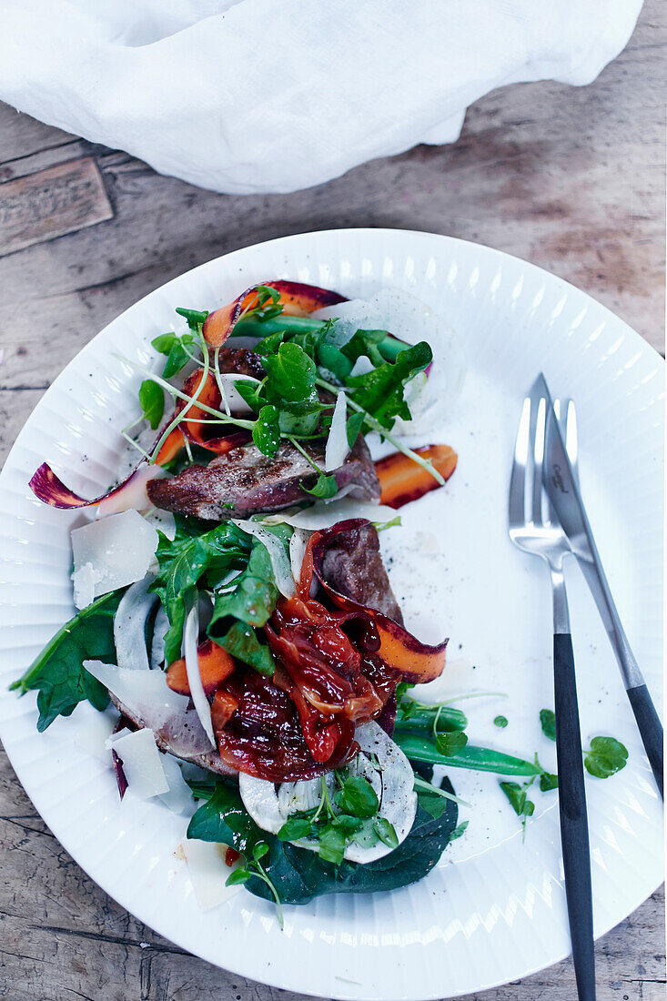 Salat mit Lammfilet und Tomatenconfit