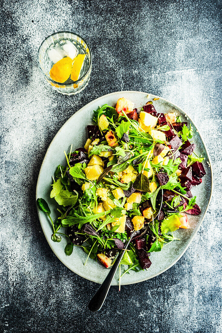 Blattsalat mit gegrillter Rote-Bete