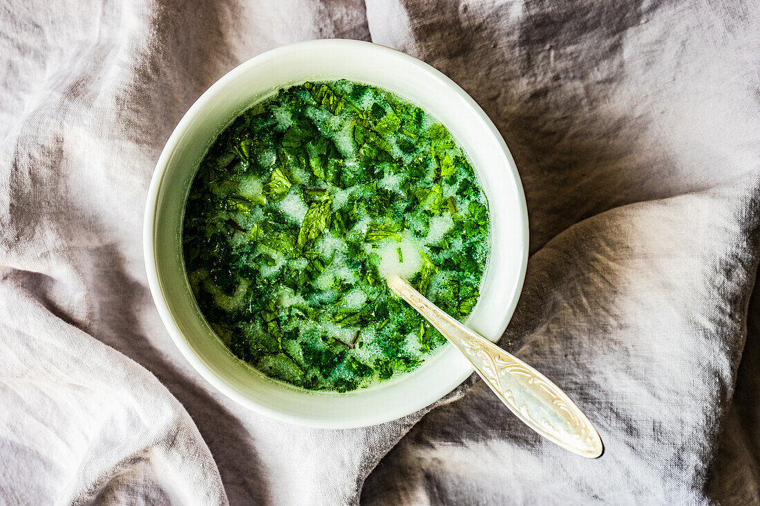 Chikhirtma - Traditionelle georgische Hühnersuppe