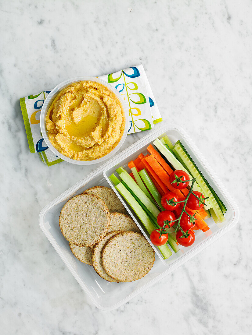 Sweet potato hummus with vegetable stocks and crackers