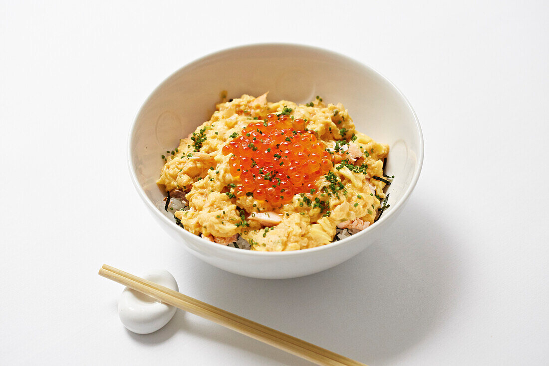 Scrambled eggs, salmon roe caviar and rice