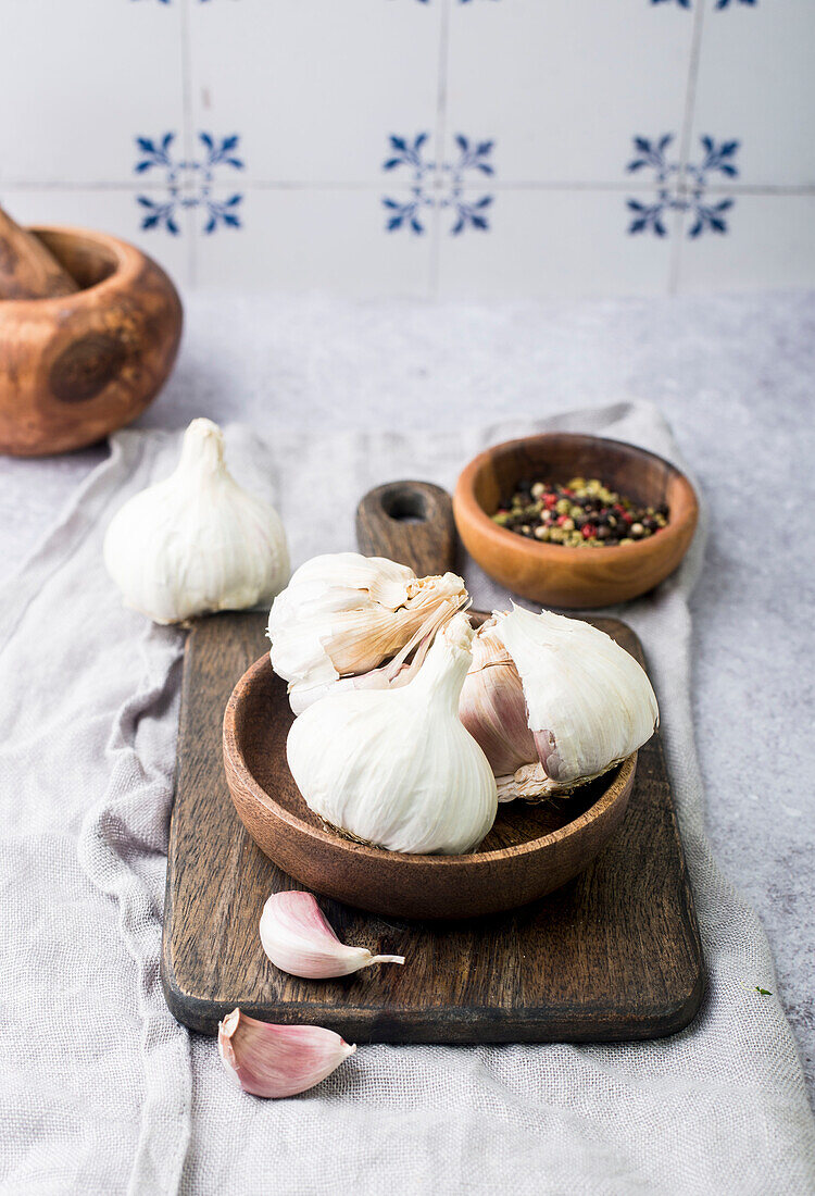 Frischer Knoblauch und Gewürze