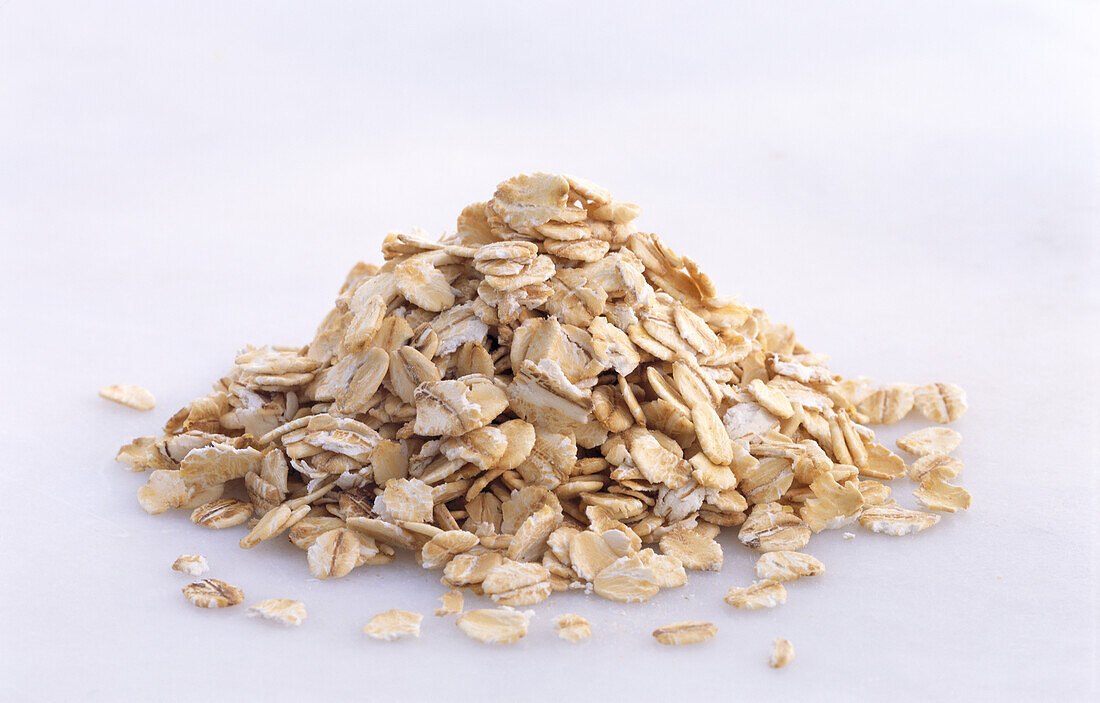 Heaps of oat flakes