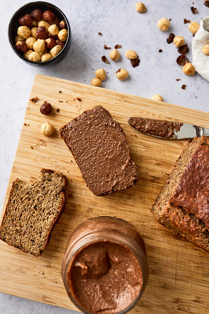 Hazelnut cocoa spread with gluten-freiem bread