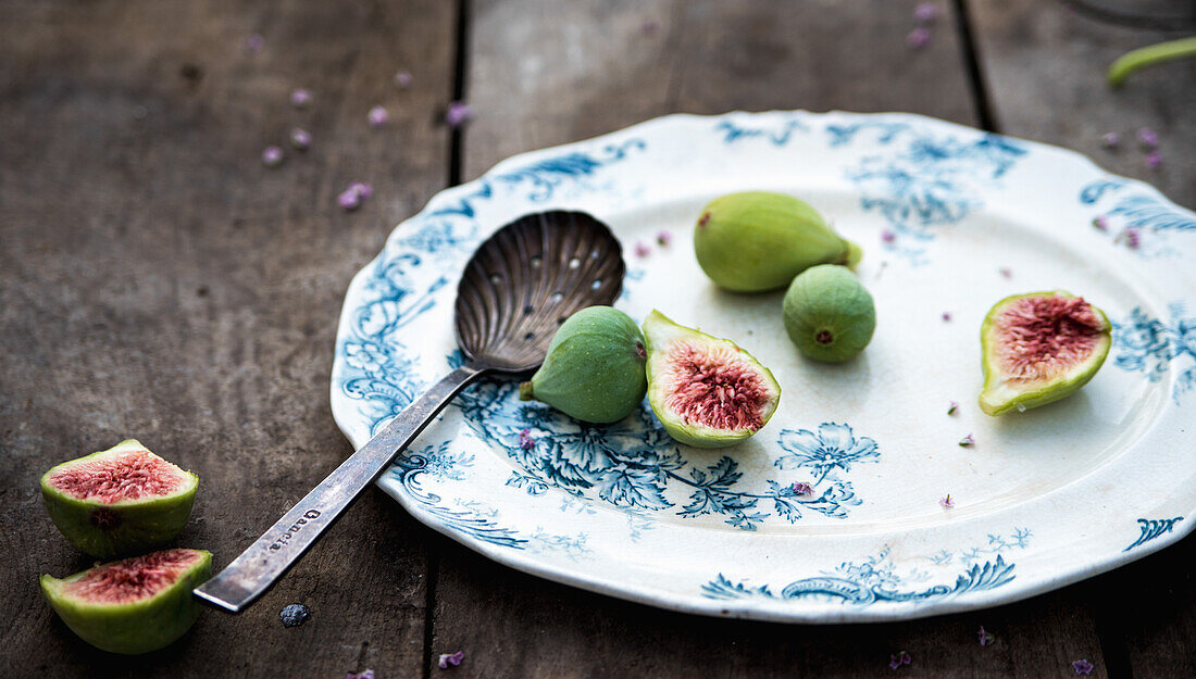 Fresh green figs